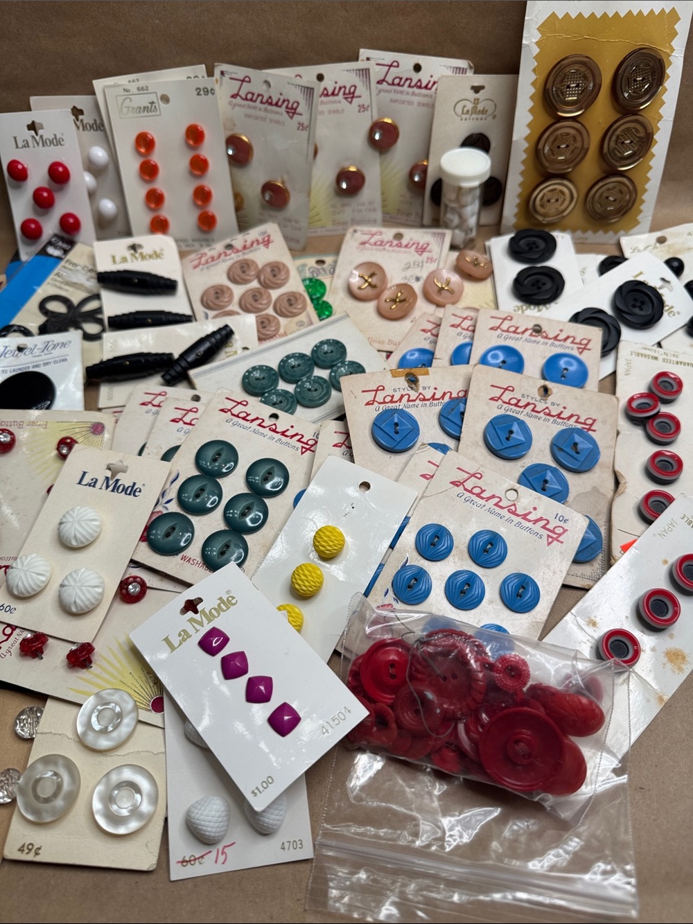 Vintage Assorted Sewing Buttons Pack - La Mode & Lansing - Multicolor
